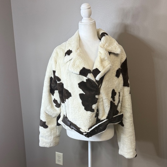 Forever 21 Jackets & Blazers - Forever 21 Cream and Brown Teddy Jacket